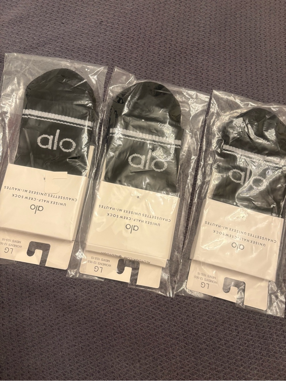 ALO Yoga Black Crew Socks - (2 Pack) x
2 lot $34 each retail